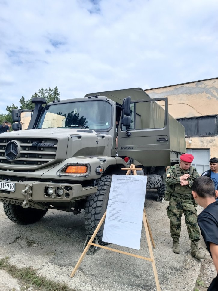 Посещение във военно формирование