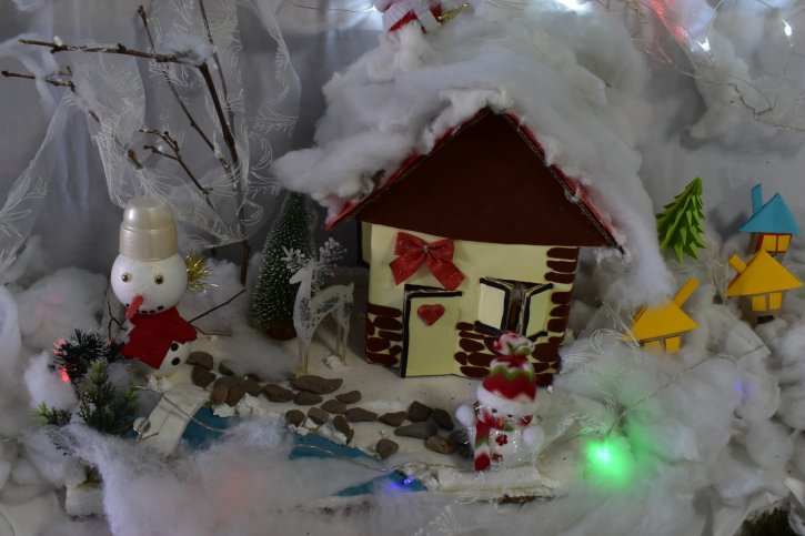 Коледна украса в ОбУ „Св. св. Кирил и Методий“, гр. Димитровград