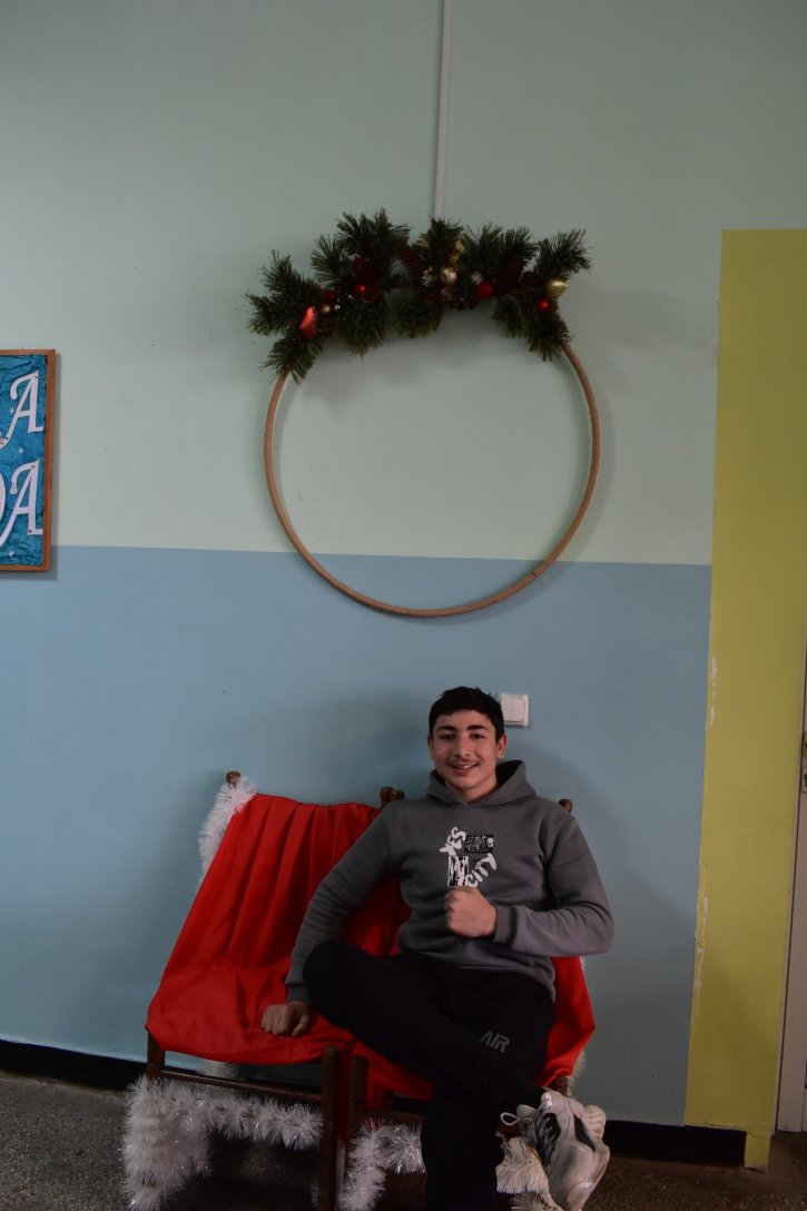 Коледна украса в ОбУ „Св. св. Кирил и Методий“, гр. Димитровград