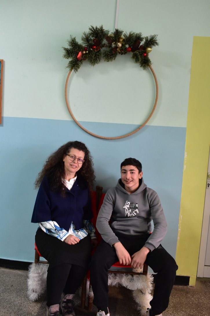 Коледна украса в ОбУ „Св. св. Кирил и Методий“, гр. Димитровград