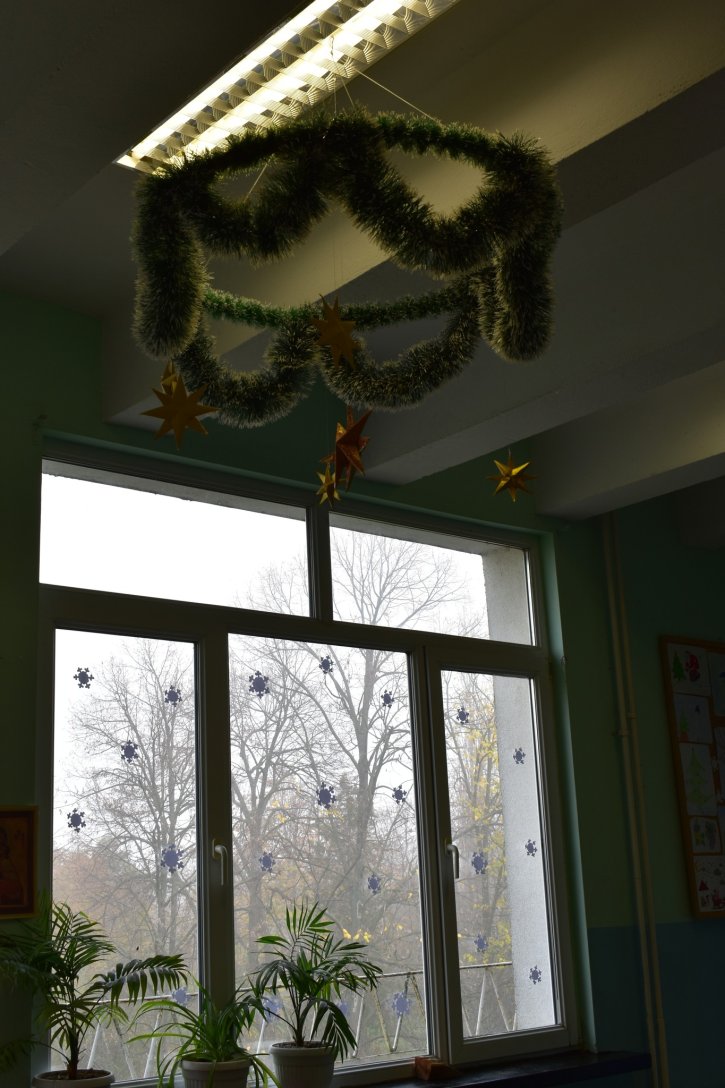Коледна украса в ОбУ „Св. св. Кирил и Методий“, гр. Димитровград