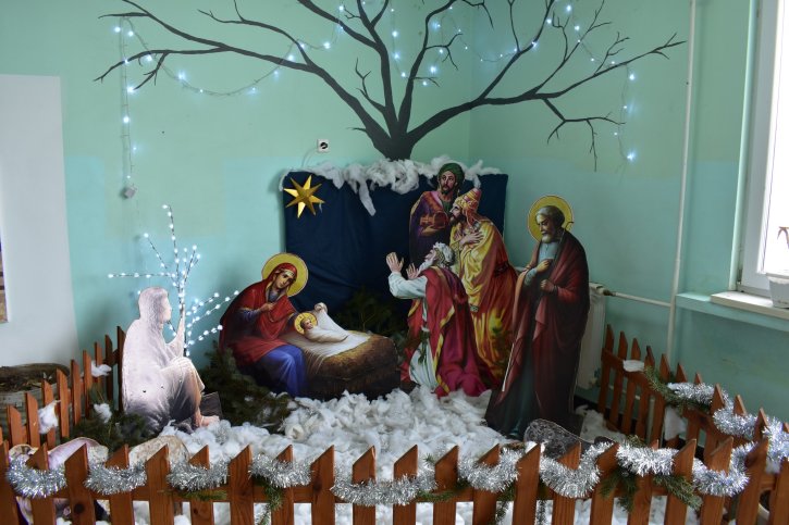Коледна украса в ОбУ „Св. св. Кирил и Методий“, гр. Димитровград