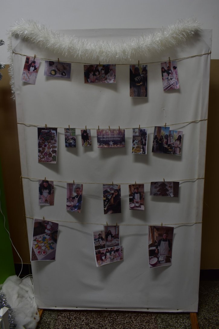 Коледна украса в ОбУ „Св. св. Кирил и Методий“, гр. Димитровград