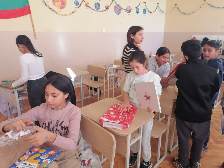 Подаръци за петокласниците от кампанията 