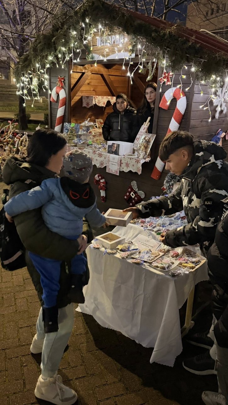 Благотворителен коледен базар за каузата: 