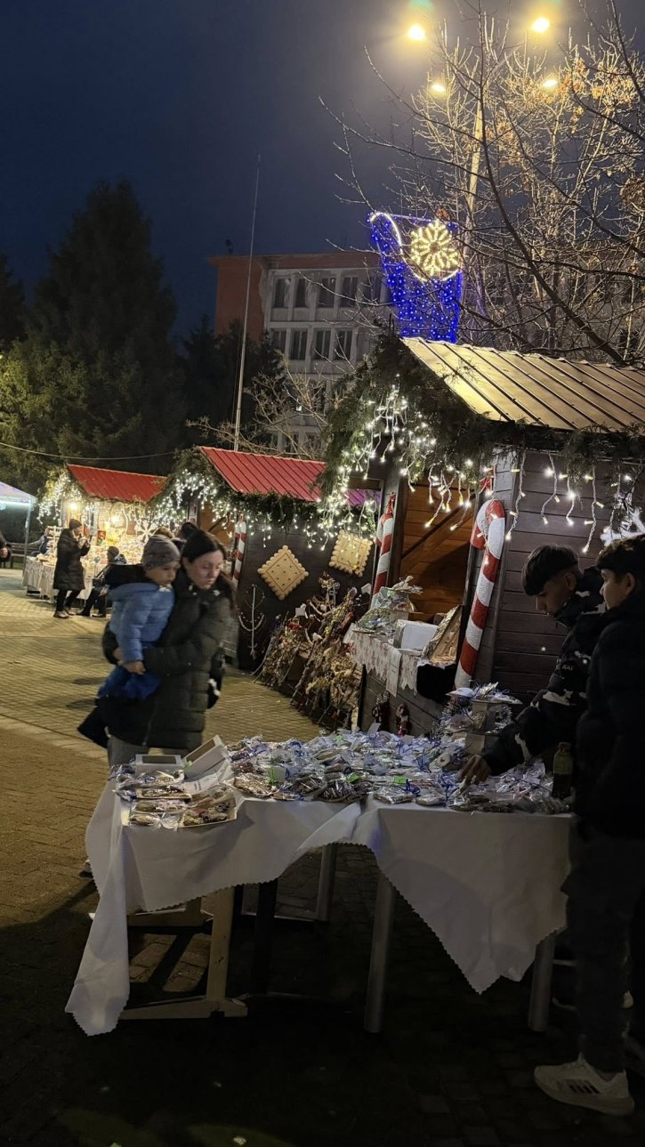 Благотворителен коледен базар за каузата: 