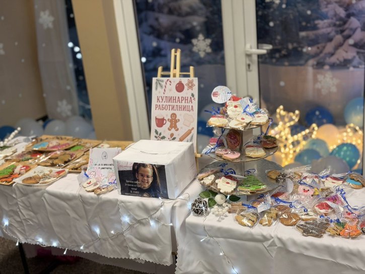 Благотворителен коледен базар по време на голямо междучасие в ОбУ 