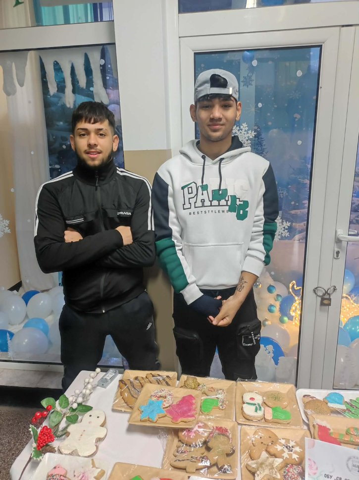 Благотворителен коледен базар по време на голямо междучасие в ОбУ 