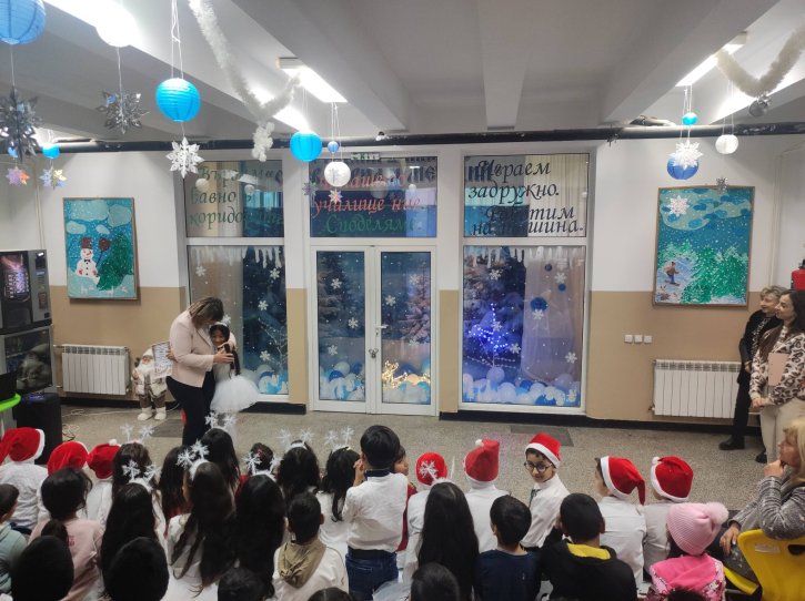 Коледно тържество в начален етап