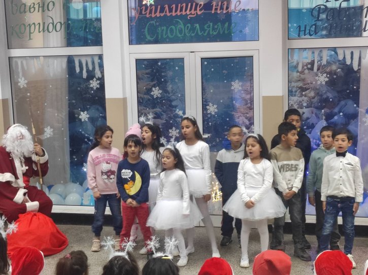 Коледно тържество в начален етап