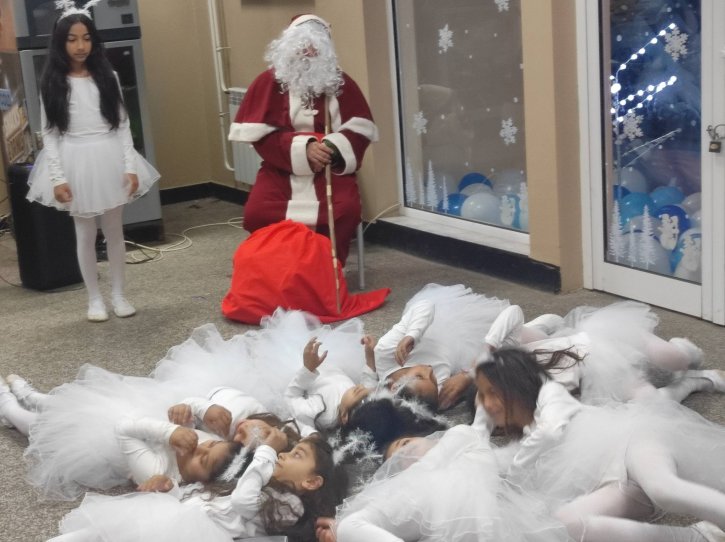 Коледно тържество в начален етап