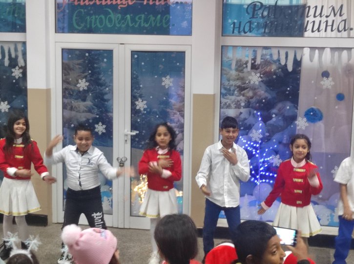 Коледно тържество в начален етап