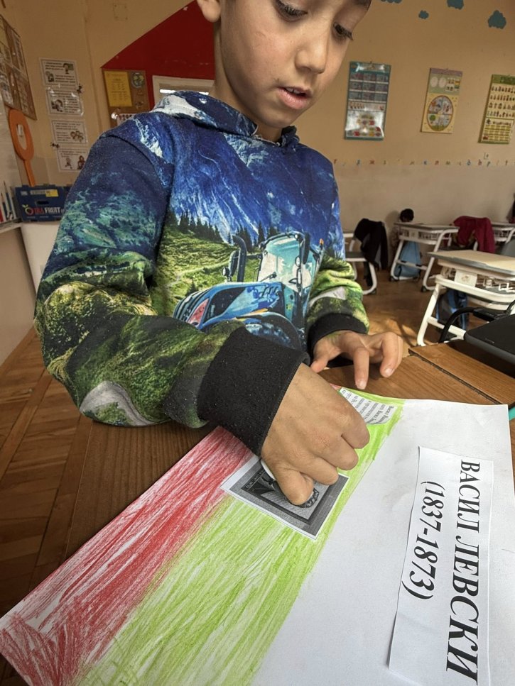 Проекти на учениците от ЦДО 1. и 2. клас за живота и делото на Васил Левски.