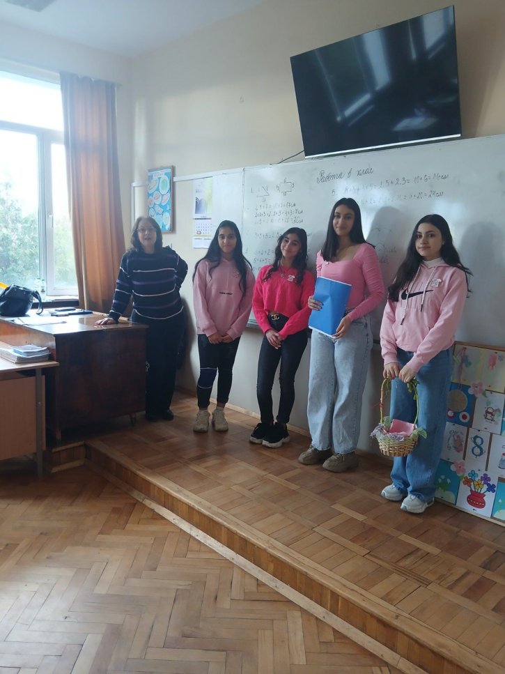 Ученическият съвет отбеляза Международния ден на розовата фланелка.