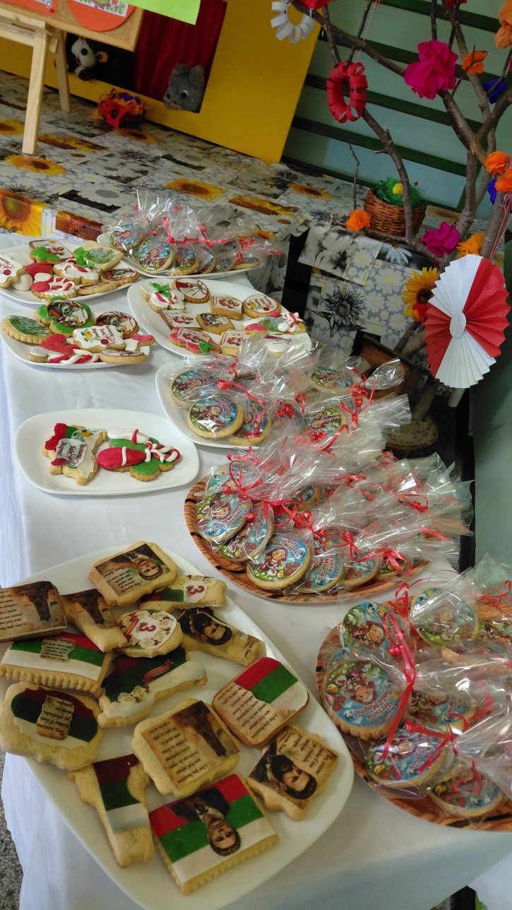 Баба Марта на гости на учениците от начален етап.