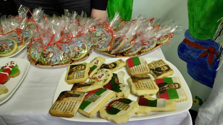 Баба Марта на гости на учениците от начален етап.