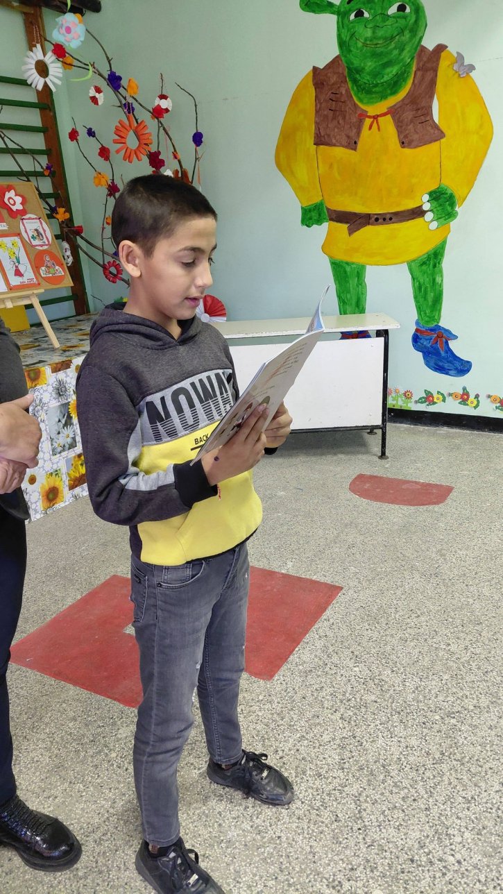 Баба Марта на гости на учениците от начален етап.