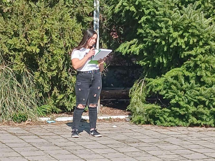 С тържествен дух и родолюбие отбелязахме 3 март в ОбУ „Св. св. Кирил и Методий“.