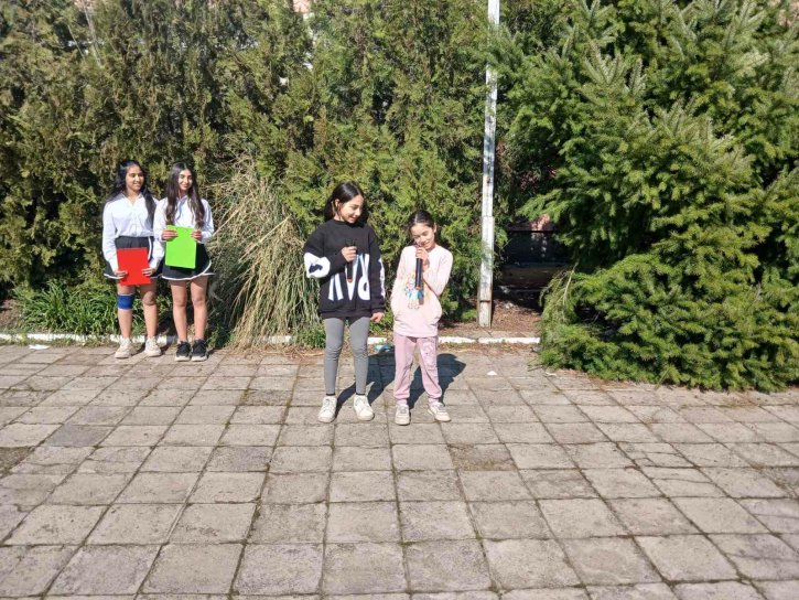 С тържествен дух и родолюбие отбелязахме 3 март в ОбУ „Св. св. Кирил и Методий“.