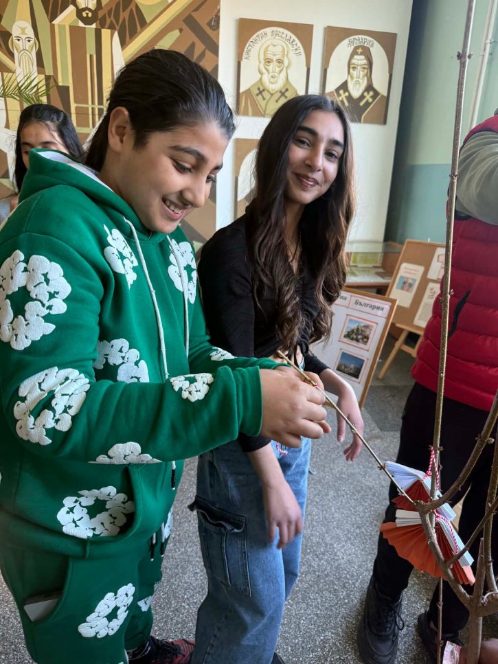 Ученическият съвет донесе пролетно настроение по случай Баба Марта