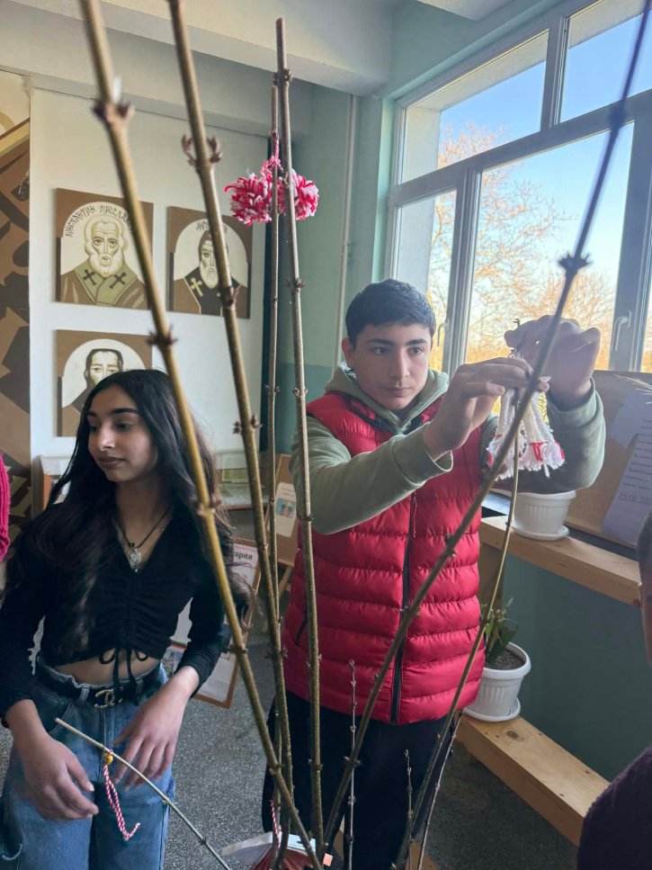 Ученическият съвет донесе пролетно настроение по случай Баба Марта