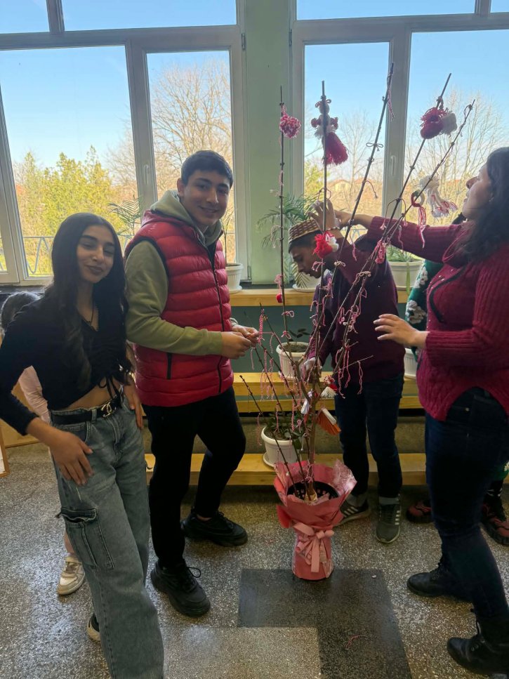 Ученическият съвет донесе пролетно настроение по случай Баба Марта