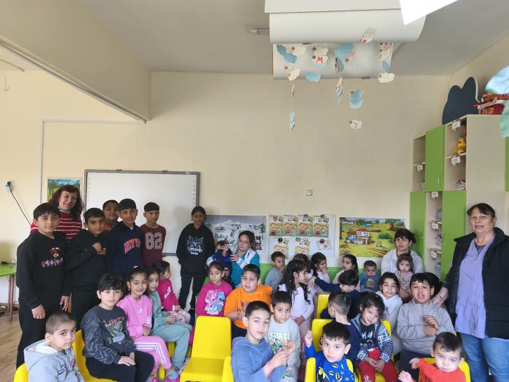 С грижа и внимание ученици от 4. клас зарадваха малчуганите от ДГ „Звездица