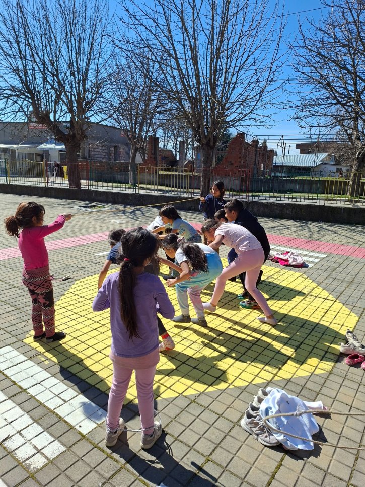 Активен отдих чрез спорт след учебния ден.