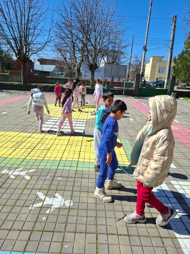 Активен отдих чрез спорт след учебния ден.