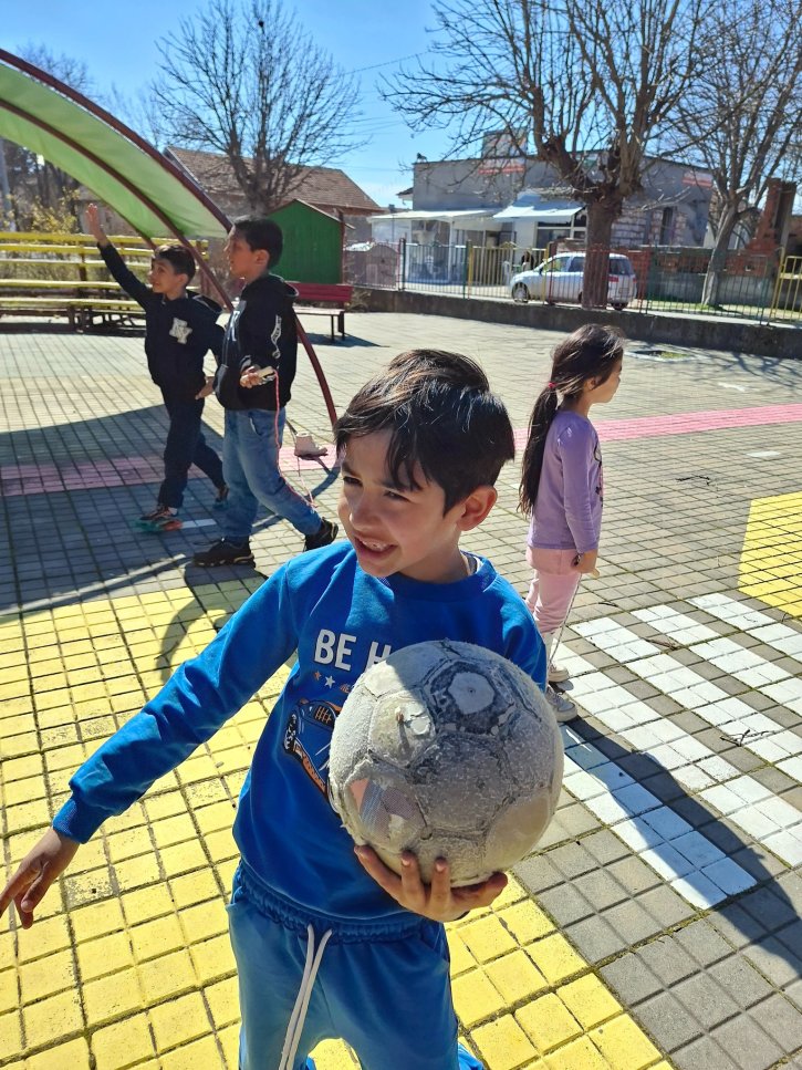 Активен отдих чрез спорт след учебния ден.