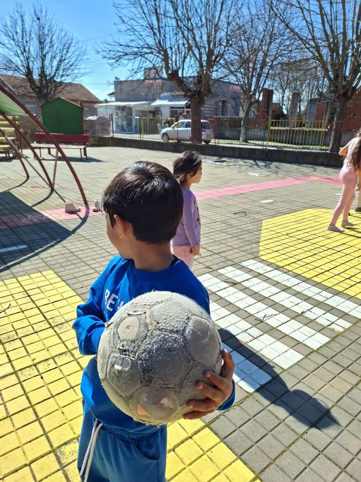 Активен отдих чрез спорт след учебния ден.