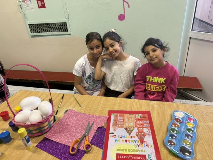 Ученици и родители се включиха в нашата великденска творческа работилничка.