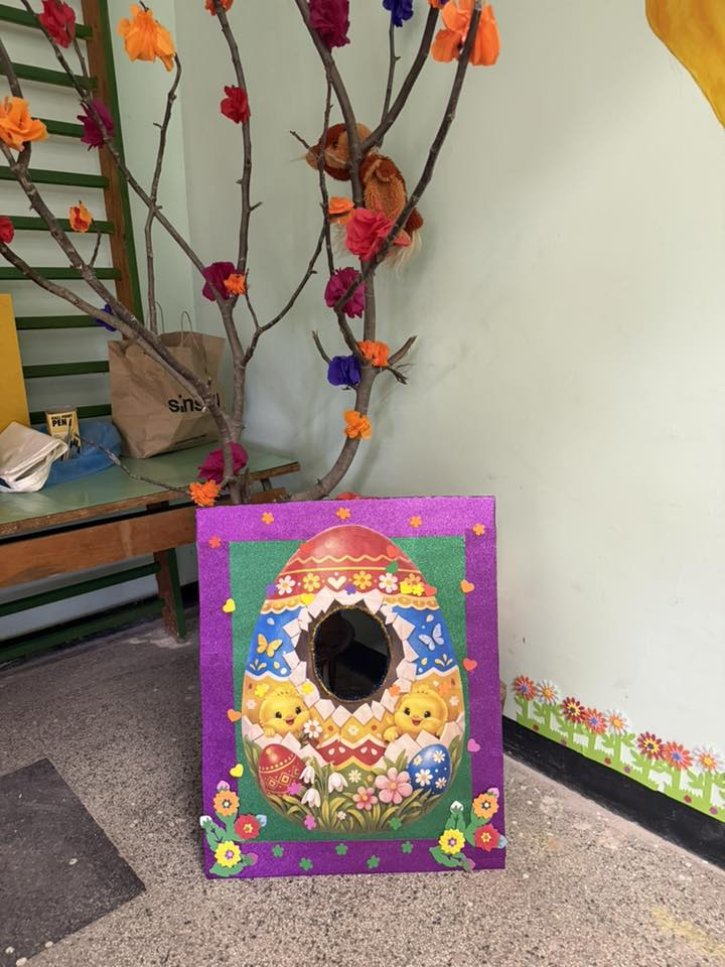 Ученици и родители се включиха в нашата великденска творческа работилничка.