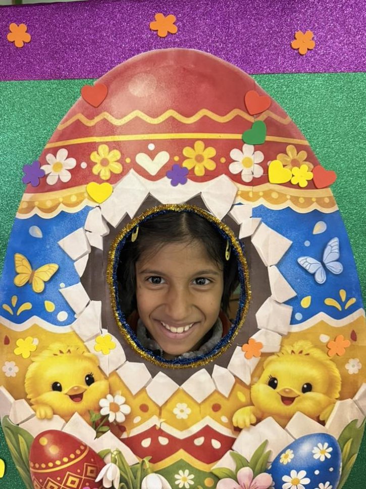 Ученици и родители се включиха в нашата великденска творческа работилничка.