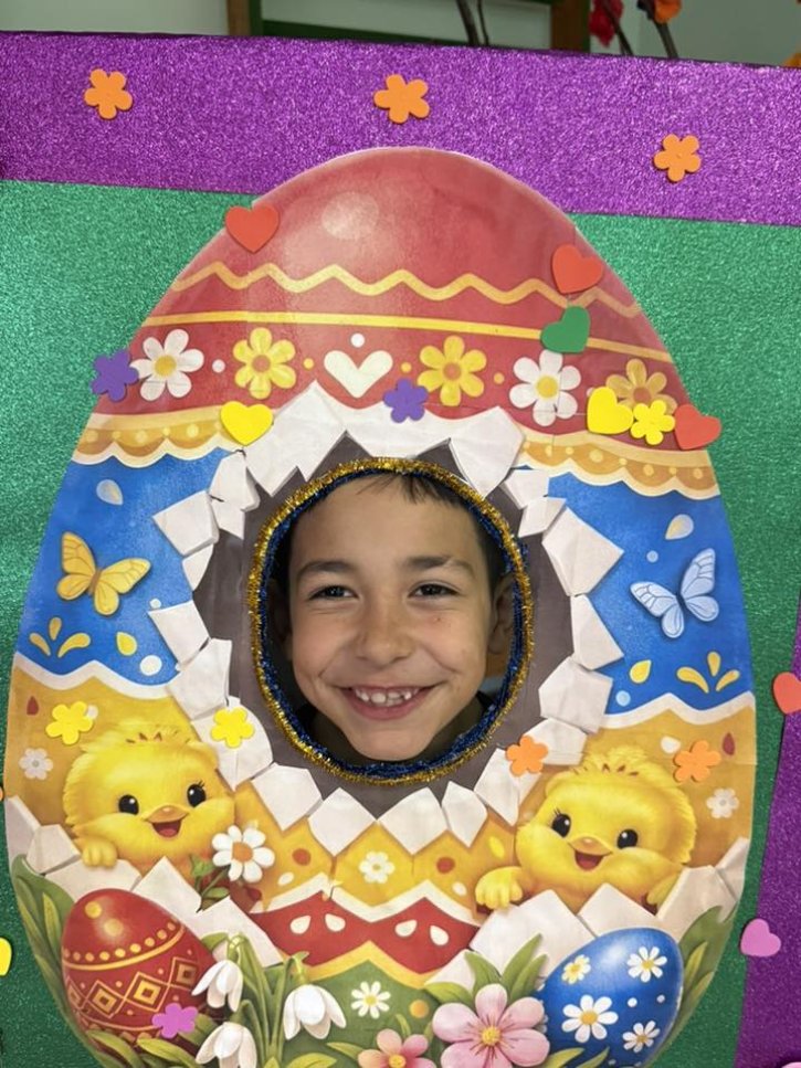 Ученици и родители се включиха в нашата великденска творческа работилничка.