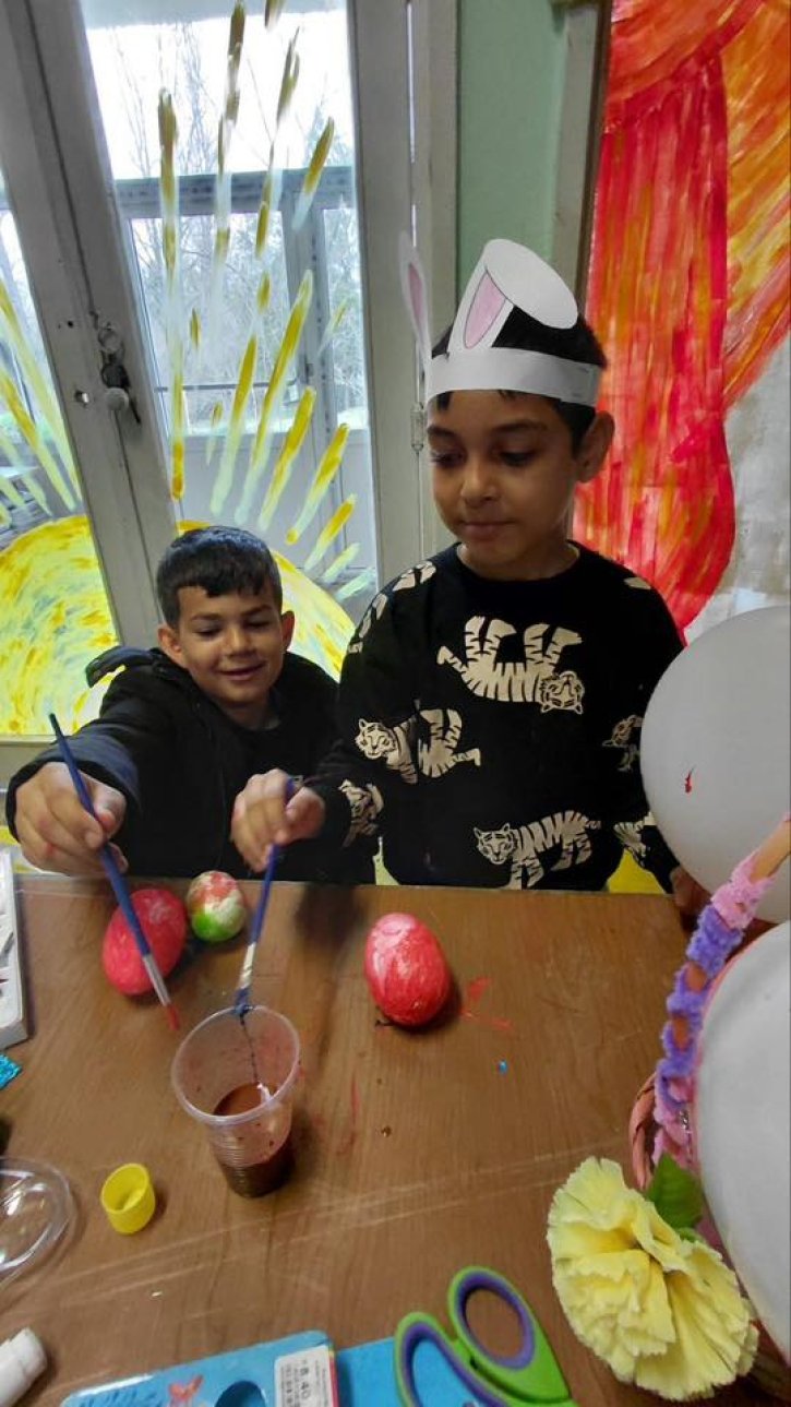 Ученици и родители се включиха в нашата великденска творческа работилничка.