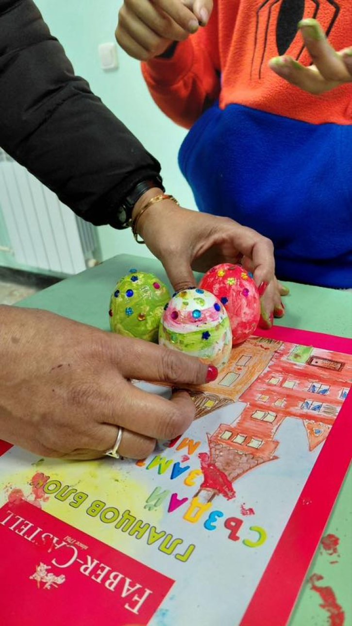 Ученици и родители се включиха в нашата великденска творческа работилничка.
