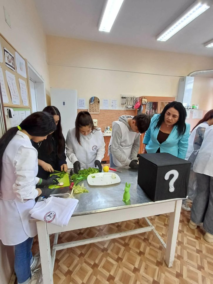 Празнична инициатива с великденски игри, викторина и кулинарно състезание.