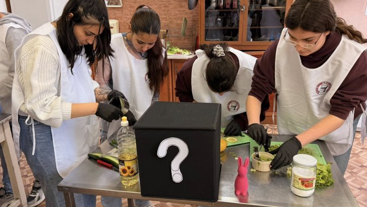 Празнична инициатива с великденски игри, викторина и кулинарно състезание.