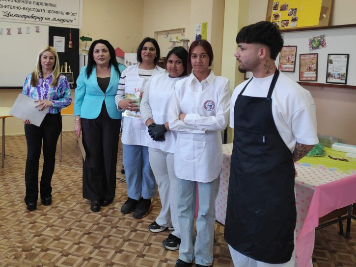 Празнична инициатива с великденски игри, викторина и кулинарно състезание.