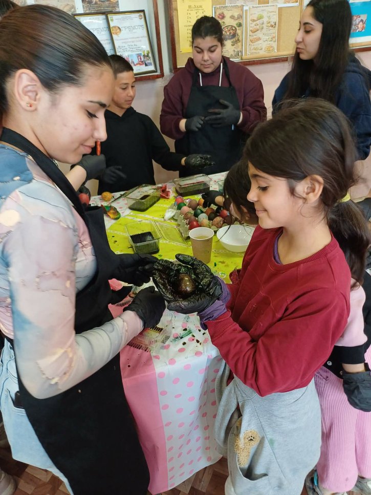 Празнична инициатива с великденски игри, викторина и кулинарно състезание.