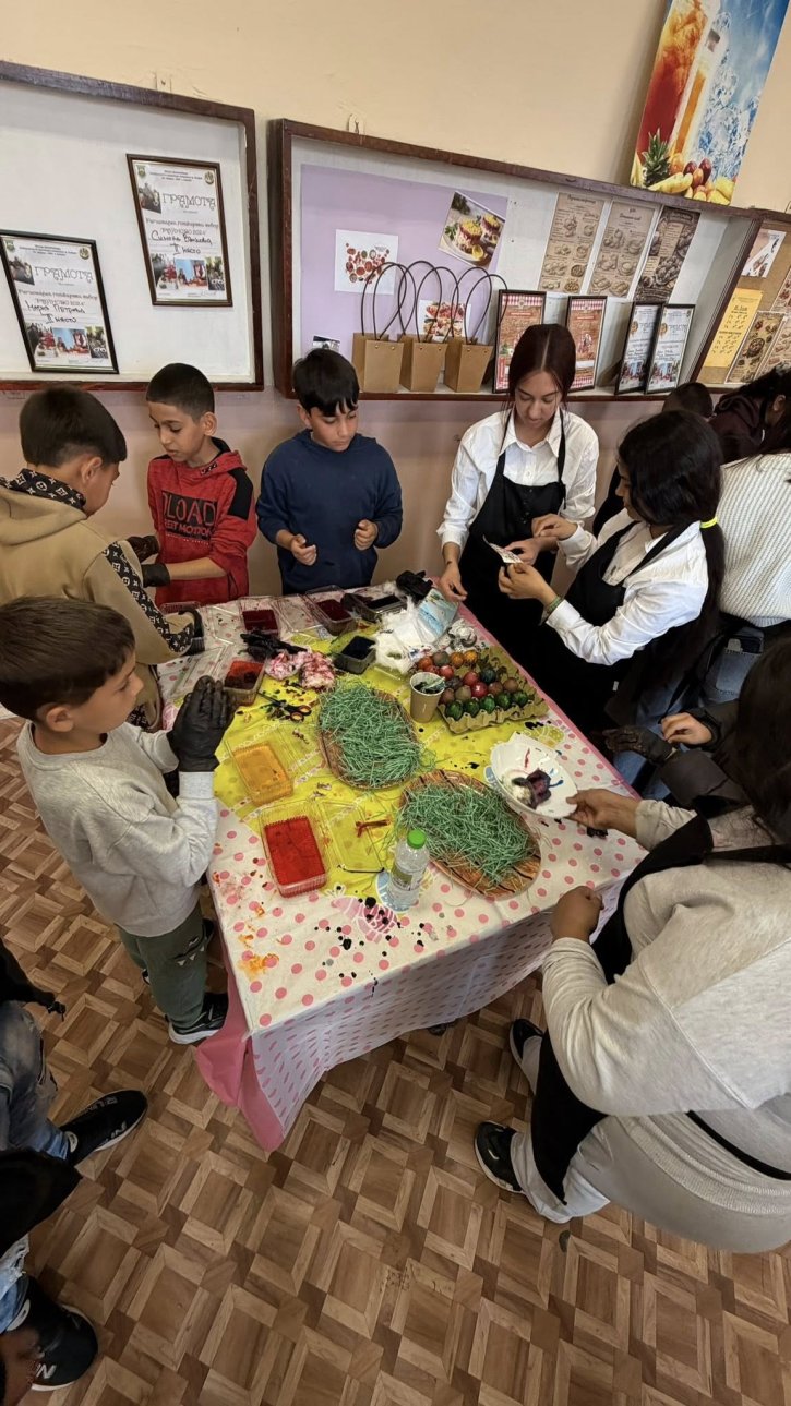 Празнична инициатива с великденски игри, викторина и кулинарно състезание.