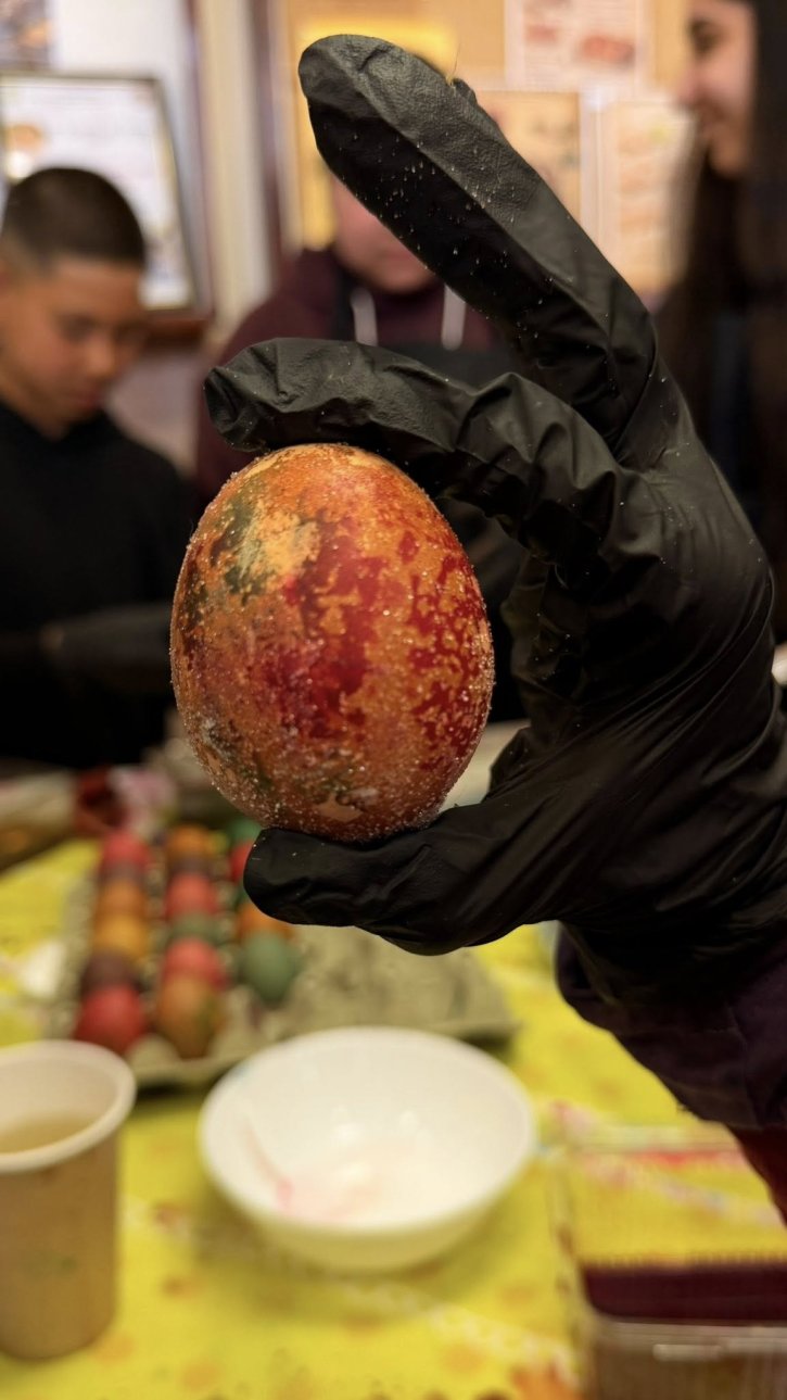 Празнична инициатива с великденски игри, викторина и кулинарно състезание.