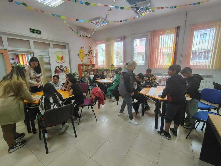 Ученици от 5. клас посетиха Градска библиотека „Пеньо Пенев“ в рамките на Националния маратон на четенето.