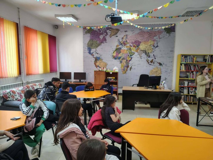 Ученици от 5. клас посетиха Градска библиотека „Пеньо Пенев“ в рамките на Националния маратон на четенето.