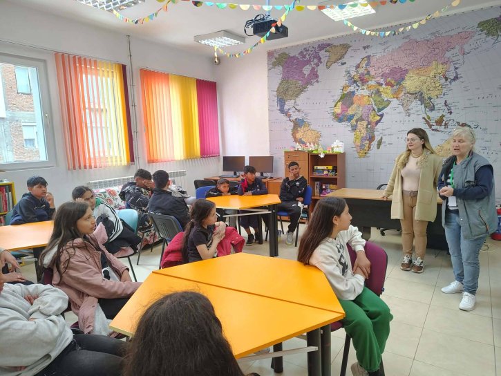 Ученици от 5. клас посетиха Градска библиотека „Пеньо Пенев“ в рамките на Националния маратон на четенето.