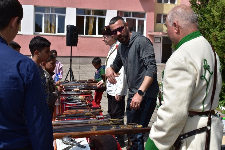 Тържество по повод 150 години от Априлското въстание с участието на НД „Традиция“