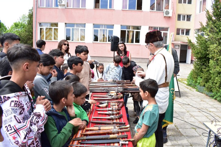 Тържество по повод 150 години от Априлското въстание с участието на НД „Традиция“