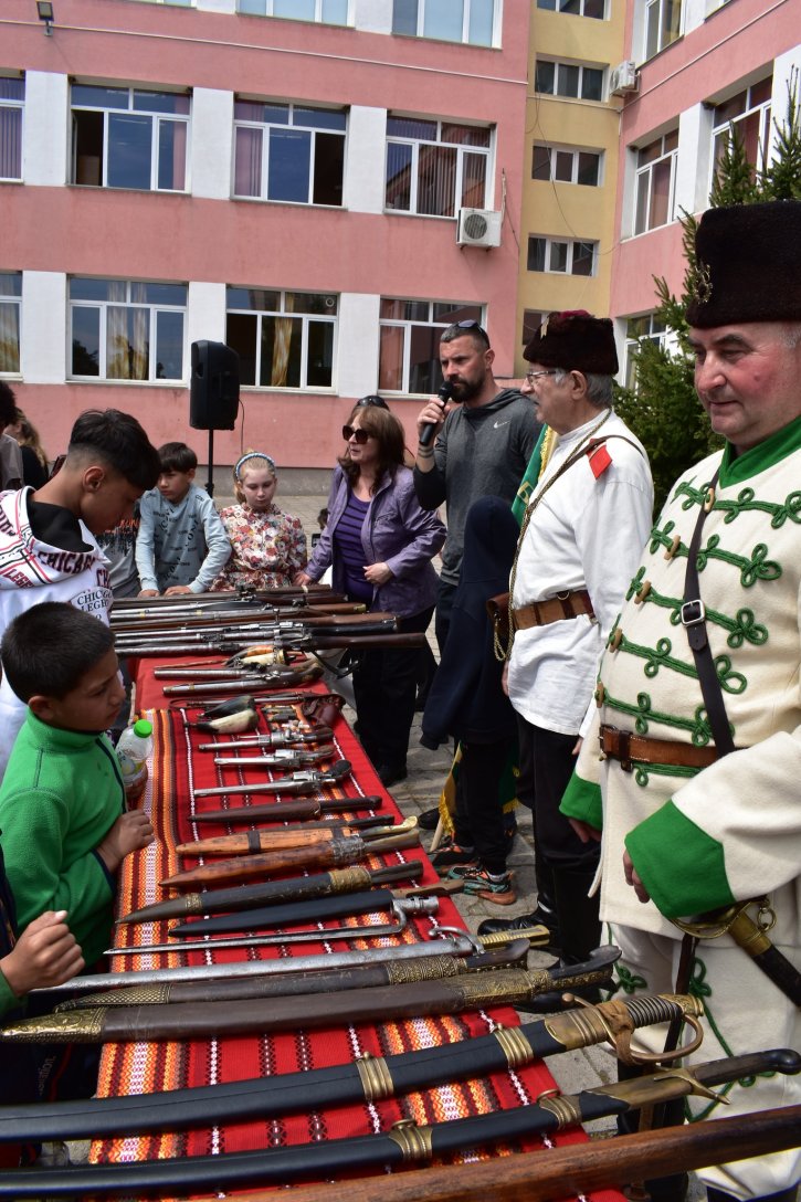 Тържество по повод 150 години от Априлското въстание с участието на НД „Традиция“