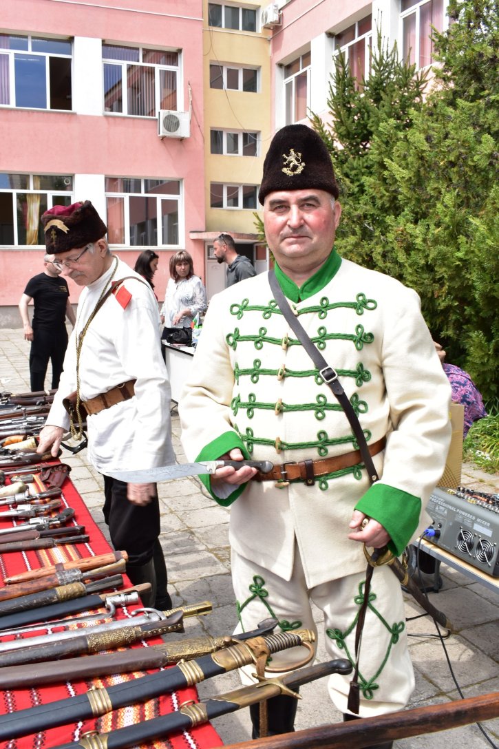 Тържество по повод 150 години от Априлското въстание с участието на НД „Традиция“